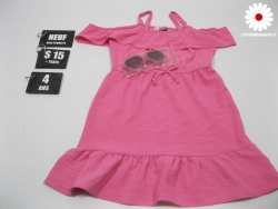 Robe avec lunette de soleil